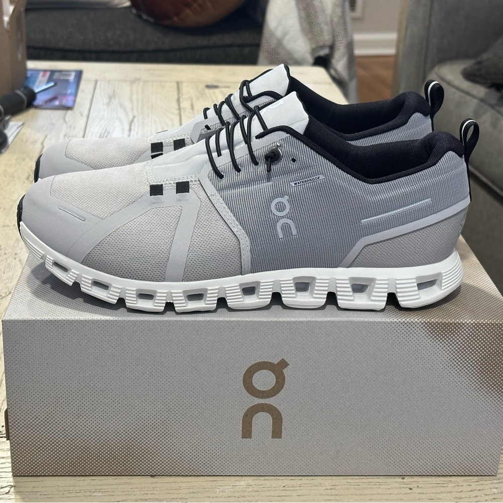 On-Running Cloud 5 Waterproof Men’s Shoes Size 10